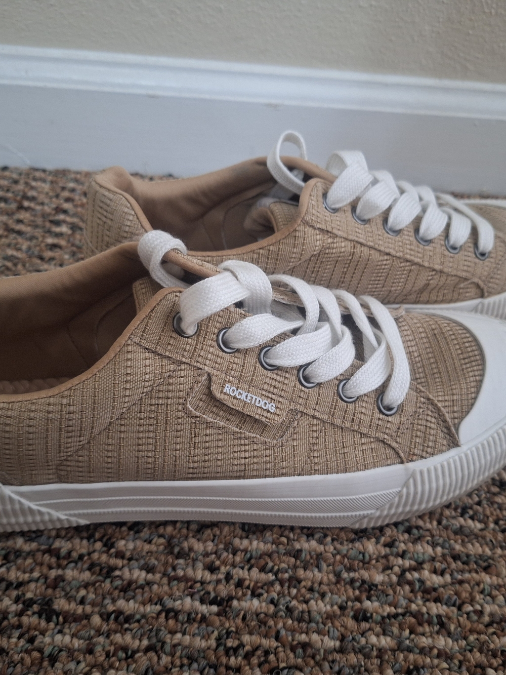 Rocket Dog Tan Textured Low-Top Sneakers with White Laces